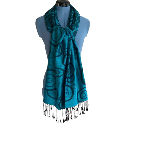 Vintage 70’s pashmina and silk scarf. - Picture 4 of 6